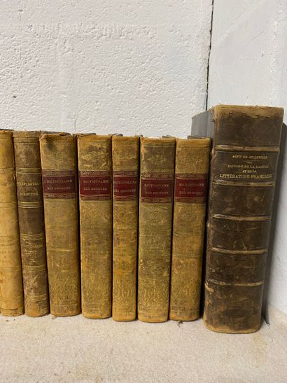 Ensemble d'environ dix-huit livres reliés...