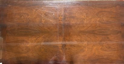 Grande table de salle à manger.
Vers 1930.
H....
