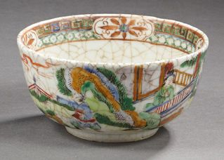 CHINE
Bol circulaire en porcelaine décoré...