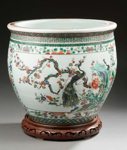 CHINE
Importante vasque à poisson en porcelaine...