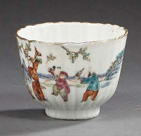 CHINE
Quatre bols en porcelaine dont trois...