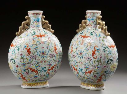 CHINE
Paire de gourdes à panses aplaties...