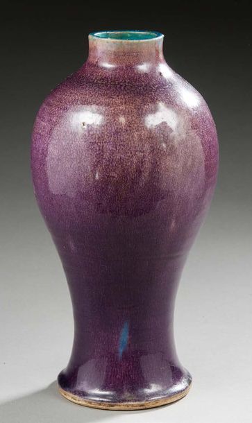 CHINE
Vase de forme balustre en céramique...