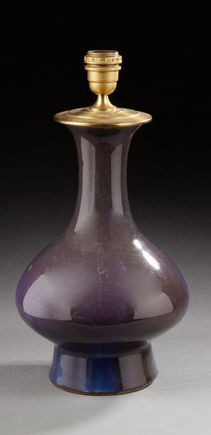 CHINE
Vase balustre en porcelaine à couverte...