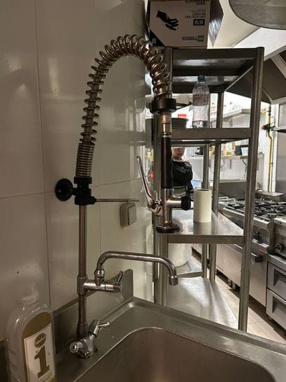 1 bac plonge avec robinet mélangeur et douchette
Dimensions...