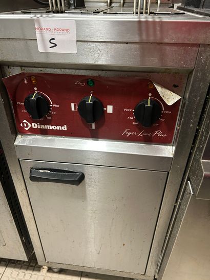 1 friteuse électrique DIAMOND 2 paniers 

**Le...