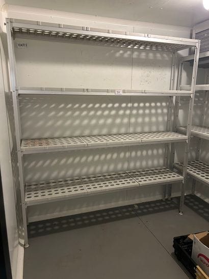 2 étagères de chambre froide

(Lot en sous-sol)...
