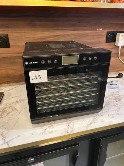 1 déshydrateur HENDI, à 7 tablettes 

**Le...