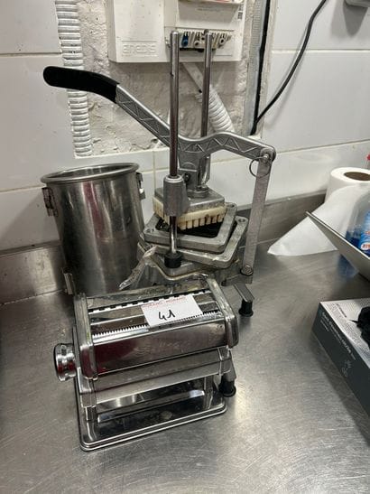 1 coupe-légumes manuel, 1 machine à pâte...