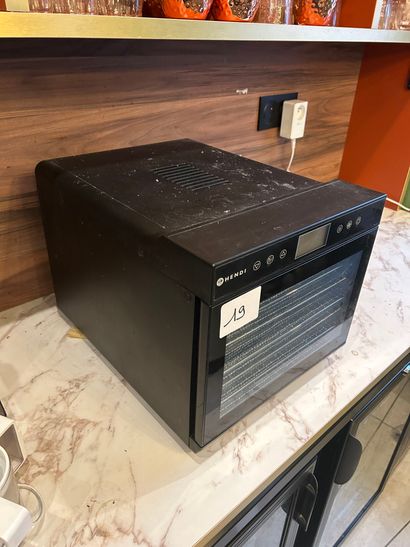 1 déshydrateur HENDI, à 7 tablettes 

**Le...