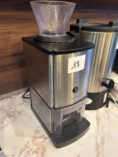 Réunion d'un thermos NEWBARQ et d'un broyeur...