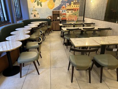 Lot de mobilier de restaurant comprenant...