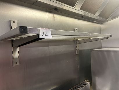 Lot de 4 étagères comprenant : 
- 2 étagères...