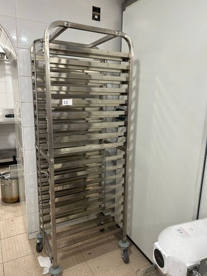 1 échelle inox (sans les plateaux)

(Lot...