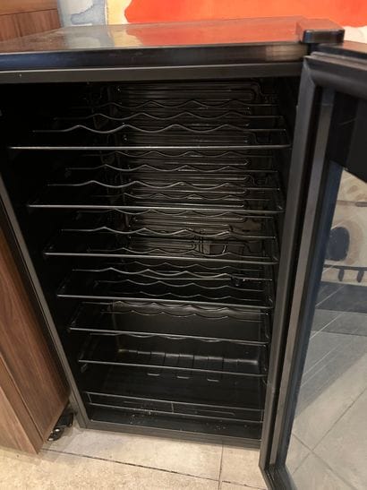 Cave à vin BOULANGER, capacité de 30 bouteilles....
