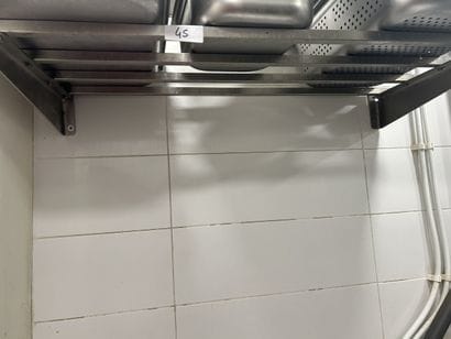 1 étagère métallique 4 niveaux.
Dimensions...