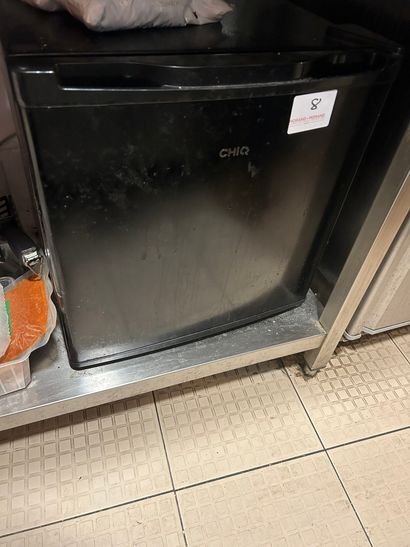 1 mini-réfrigérateur ménager CHIQ 

**Le...