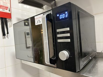 1 four micro-ondes MOULINEX et 2 lampes chauffantes...