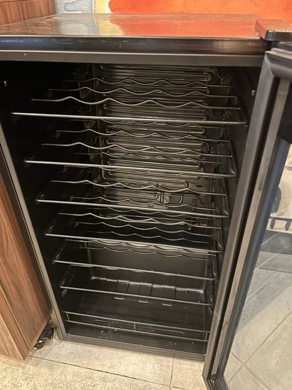 Cave à vin BOULANGER, capacité de 30 bouteilles....