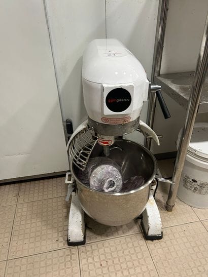 Batteur GGMGASTRO, avec cuve, crochet, fouet...