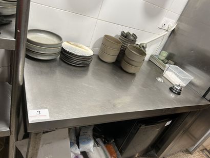 1 table inox à entretoise
Dimensions : 120...