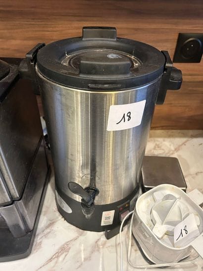 Réunion d'un thermos NEWBARQ et d'un broyeur...