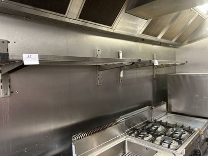 Lot de 4 étagères comprenant : 
- 2 étagères...