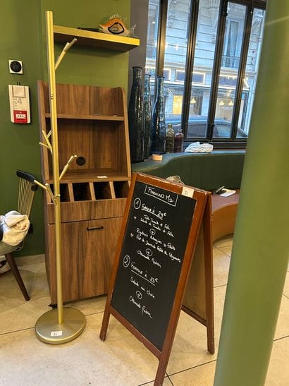 2 dessertes-couverts en stratifié bois, 1...