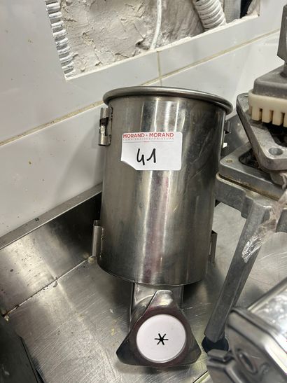 1 coupe-légumes manuel, 1 machine à pâte...