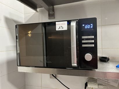 1 four micro-ondes MOULINEX et 2 lampes chauffantes...