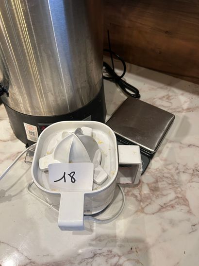 Réunion d'un thermos NEWBARQ et d'un broyeur...