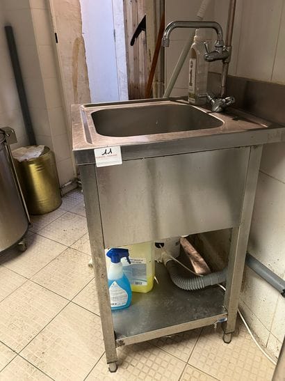 1 bac plonge avec robinet mélangeur et douchette
Dimensions...