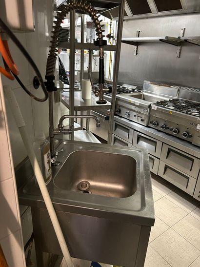 1 bac plonge avec robinet mélangeur et douchette
Dimensions...