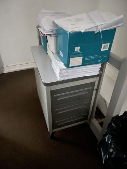 Ensemble de mobilier du bureau comprenant:
-...