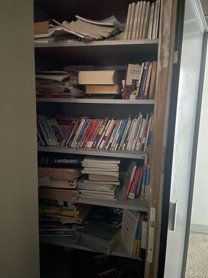Ensemble de mobilier de bureau comprenant:
-...