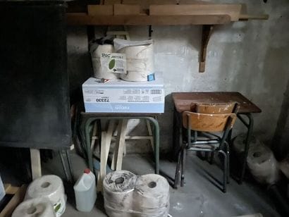 Stock de papier toilettes, papiers essuie-mains...