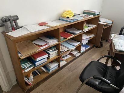 Mobilier de bureau comprenant:
- bureau en...