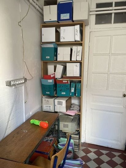 Ensemble de mobilier et papeterie comprenant:
-...