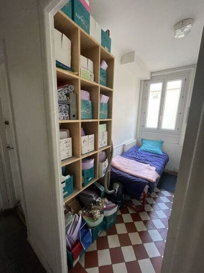 Ensemble de mobilier et papeterie comprenant:
-...