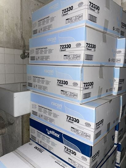 Stock de papier toilettes, papiers essuie-mains...