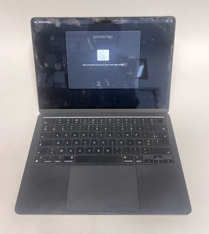 APPLE 
1 ordinateur MacBook Air M2, modèle...