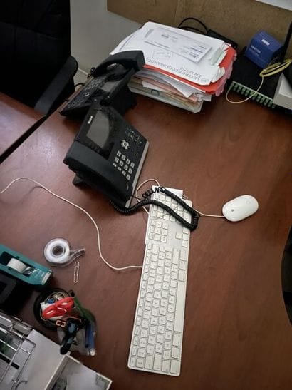 Ensemble de mobilier de bureau comprenant:
-...
