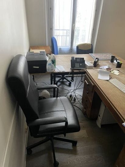 Ensemble de mobilier de bureau comprenant:
-...