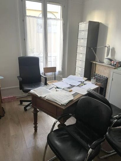 Mobilier de bureau comprenant:
- bureau en...