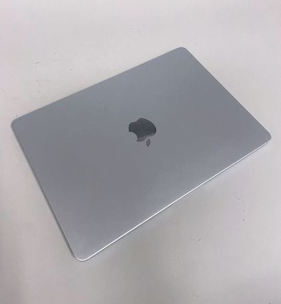 APPLE
1 MacBook Air 13'', modèle A3240
Numéro...