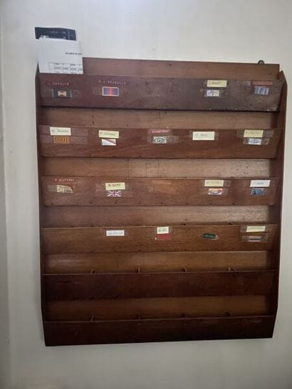 Ensemble de mobilier de bureau comprenant:
-...