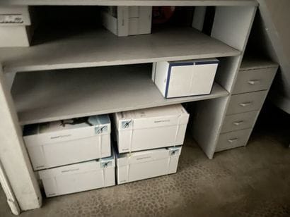 Ensemble de mobilier de bureau comprenant:
-...