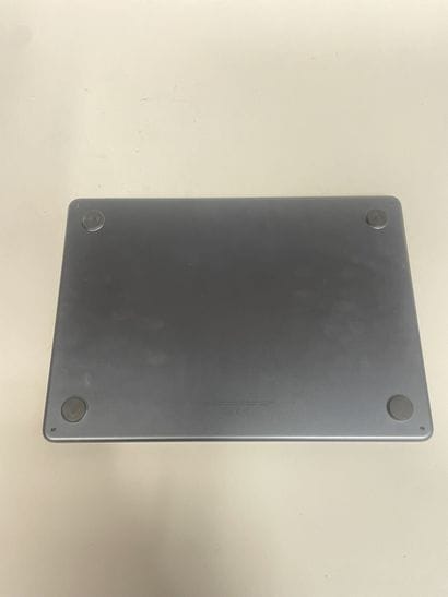 APPLE 
1 ordinateur MacBook Air M2, modèle...
