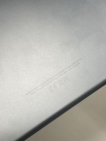 APPLE 
1 ordinateur MacBook Air M2, modèle...