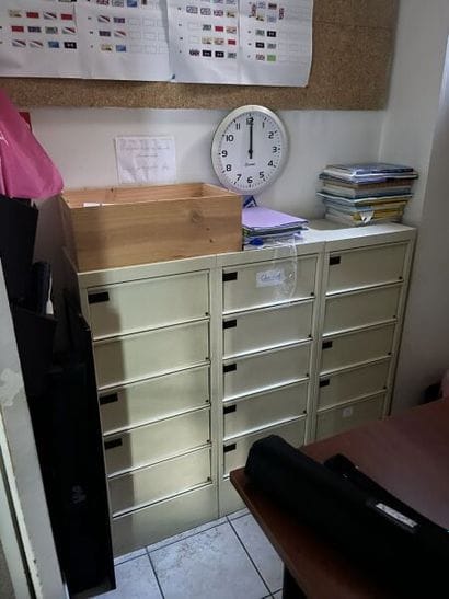 Ensemble de mobilier de bureau comprenant:
-...